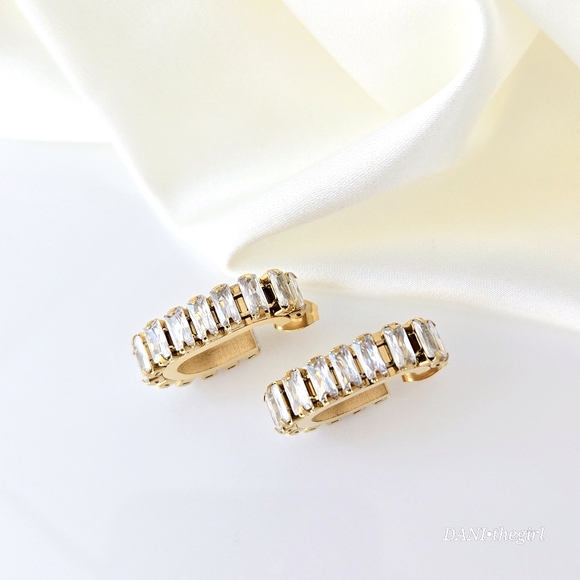 NEW 18K Gold Plated White CZ Curved Oval Hoop Earrings - Picture 2 of 7